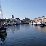 Cityflair Naehe Marktplatz Neu! - Abc328 By Abcwismar